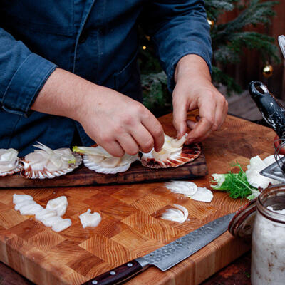 Carpaccio de Saint-Jacques au fenouil & vinaigrette citronnée