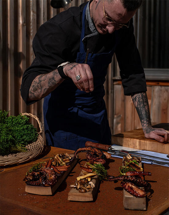 Tentacules de poulpe grillées & crème aux herbes